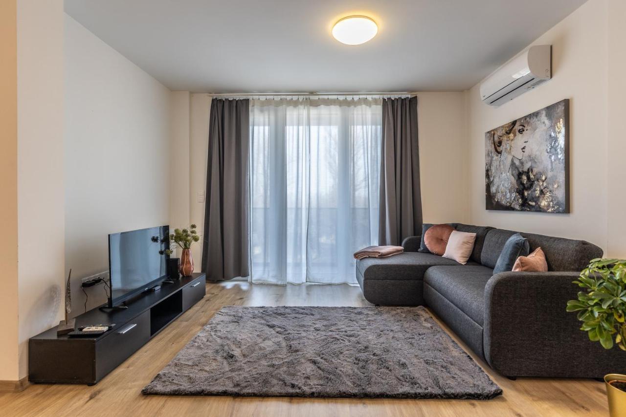 All You Need In Bp - Garage, Terraces, Aircon Βουδαπέστη Εξωτερικό φωτογραφία