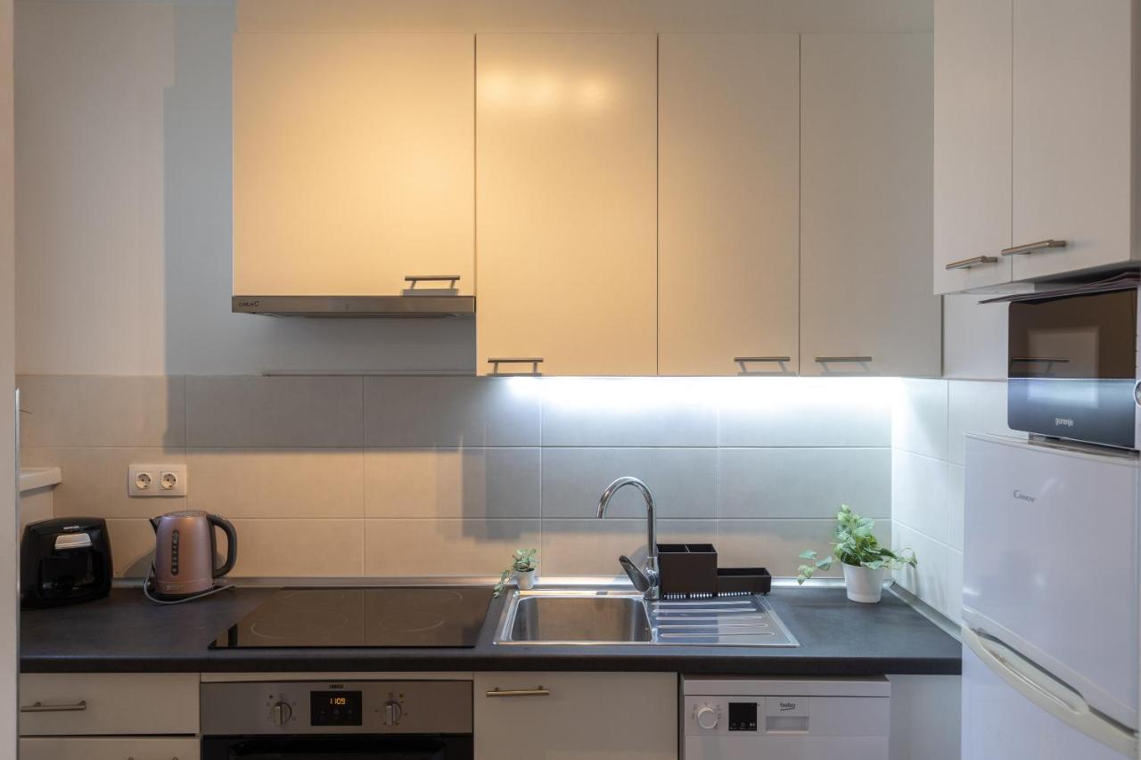 All You Need In Bp - Garage, Terraces, Aircon Βουδαπέστη Εξωτερικό φωτογραφία